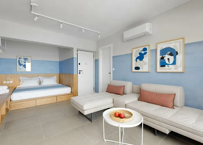 Eladia * Néos Marmarás